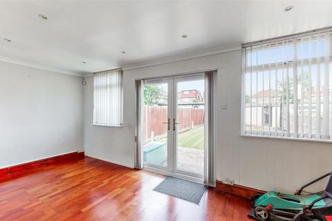 41 Runnymede Gardens, Greenford, UB6 8SX
