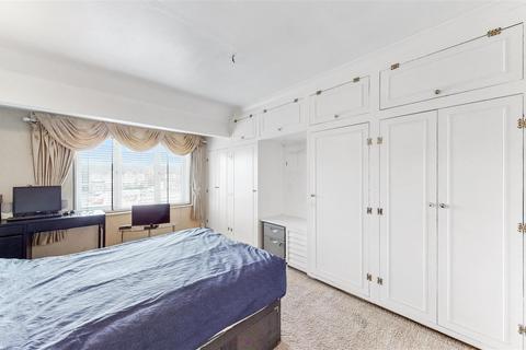 41 Runnymede Gardens, Greenford, UB6 8SX