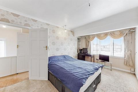 41 Runnymede Gardens, Greenford, UB6 8SX