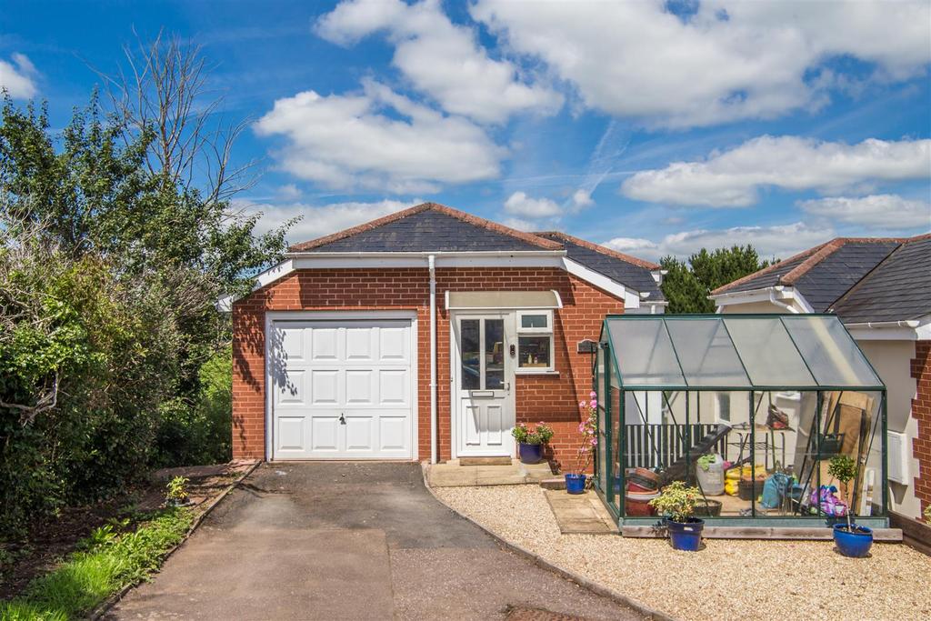 Brays Close, Barnfield, Crediton 3 bed detached house £250,000