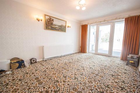 11 Willow Crescent, Hatfield Peverel, Chelmsford, CM3 2LJ