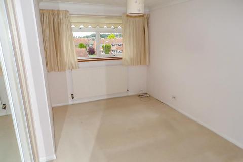 25 Aintree Close, Gravesend, DA12 5AS