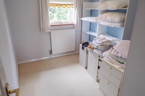 25 Aintree Close, Gravesend, DA12 5AS