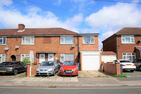 4 bedroom end of terrace house for sale, Cassiobury Avenue, Feltham