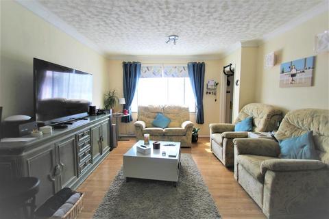 4 bedroom end of terrace house for sale, Cassiobury Avenue, Feltham