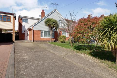 15 Heycroft Road, Hockley, SS5 4HN