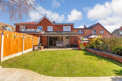 15 Heycroft Road, Hockley, SS5 4HN