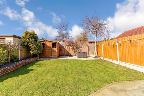 15 Heycroft Road, Hockley, SS5 4HN