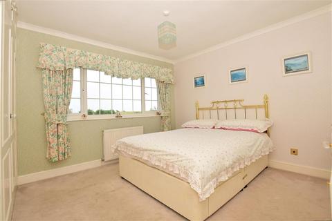 2 Ferguson Close, Hythe, CT21 5QL