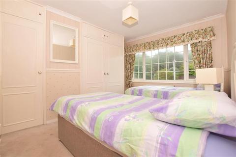 2 Ferguson Close, Hythe, CT21 5QL