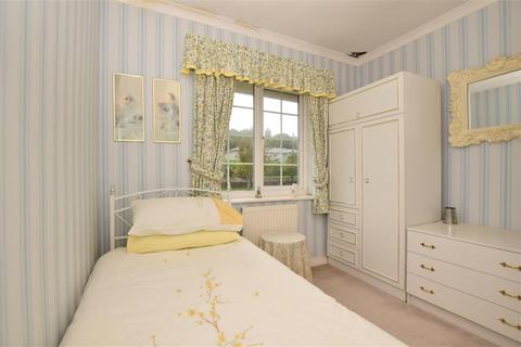 2 Ferguson Close, Hythe, CT21 5QL