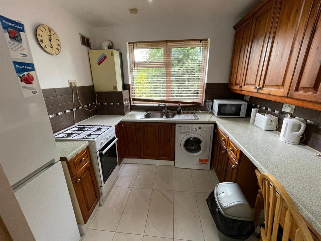 Onslow Gardens, South Woodford 1 bed flat £1,350 pcm (£312 pw)