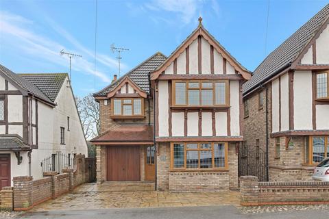 17 Hillside Avenue, Hockley, SS5 4NN