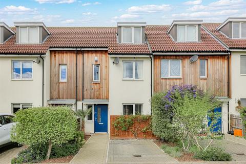9 Montgomery Drive, Basildon, SS14 3SP