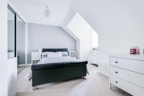9 Montgomery Drive, Basildon, SS14 3SP