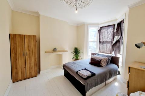 undefined, Calverley Grove, Archway, N19