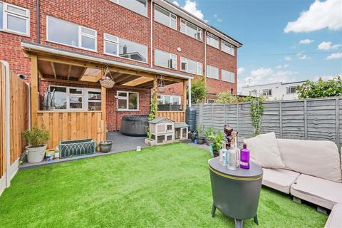279 Kiln Road, Thundersley, Benfleet, SS7 1QS