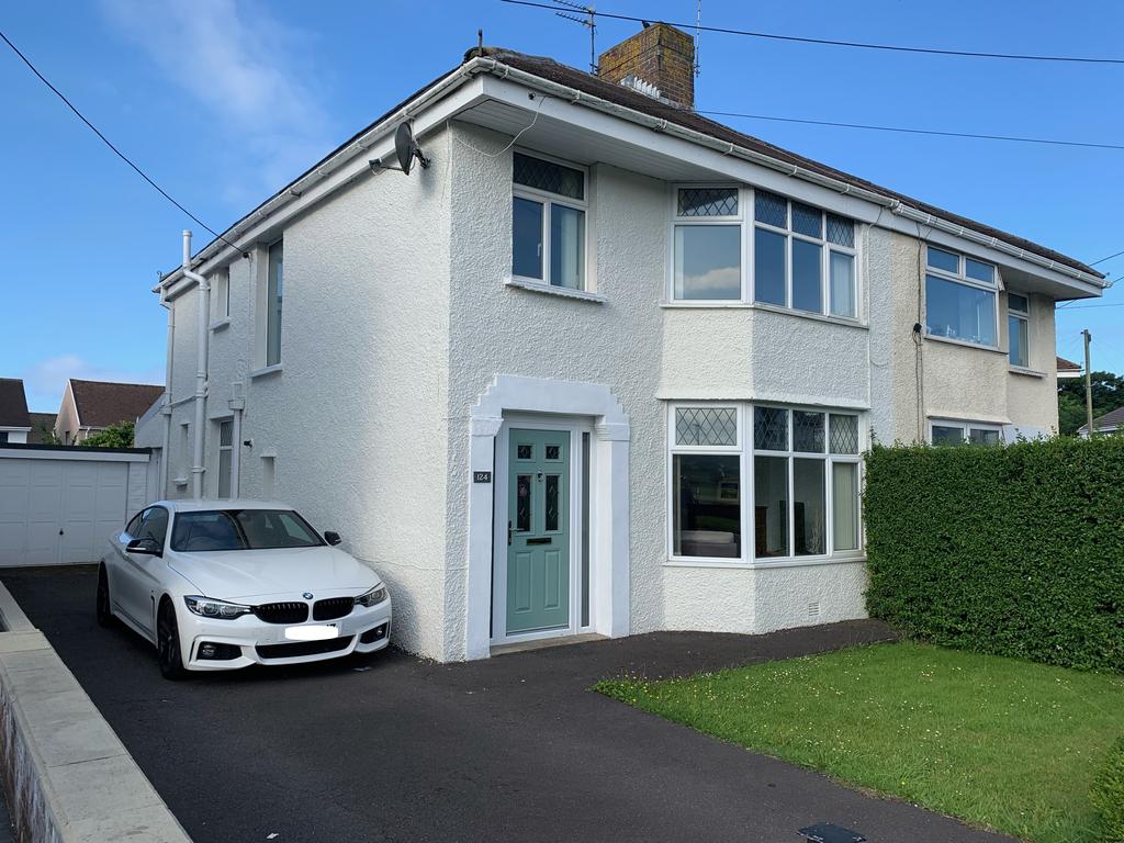 NEWTON NOTTAGE ROAD, PORTHCAWL. CF36 5EE 4 bed semidetached house £275,000