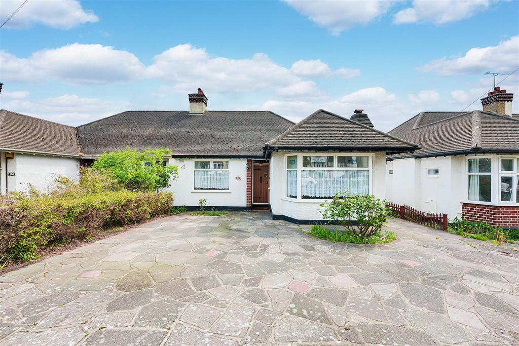 Ambleside Drive, Southendonsea, SS1 3 bed semidetached bungalow £