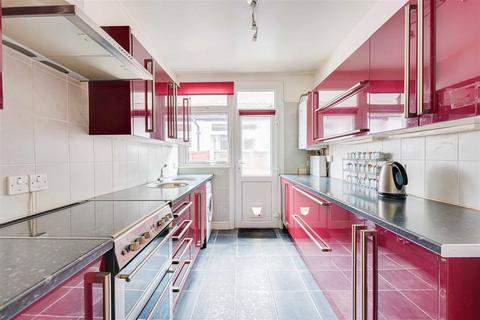 192 Ambleside Drive, Southend-on-sea, SS1 2UF