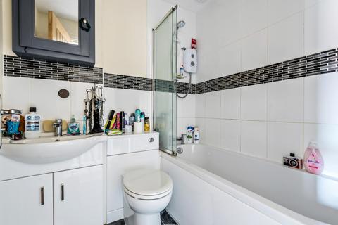 9 Braemar Close, Carterton, OX18 1TS