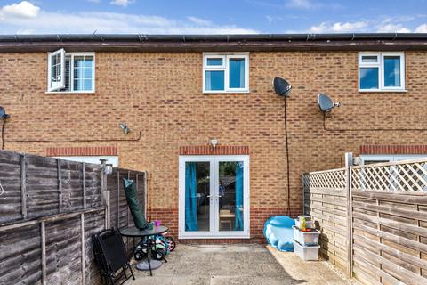 9 Braemar Close, Carterton, OX18 1TS