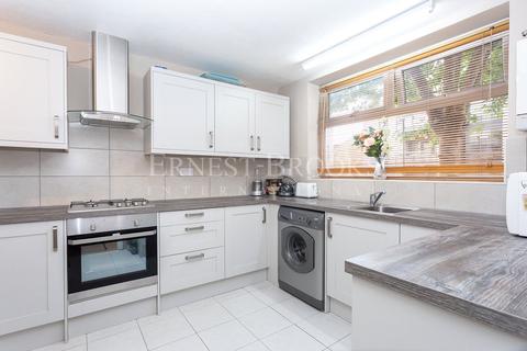 32 Hind Grove, London, E14 6HU