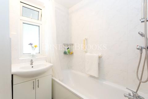 32 Hind Grove, London, E14 6HU