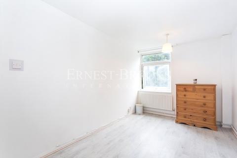 32 Hind Grove, London, E14 6HU