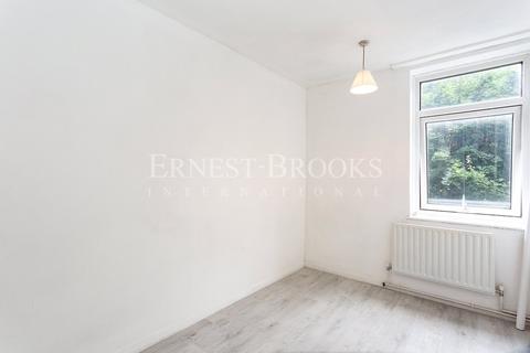 32 Hind Grove, London, E14 6HU