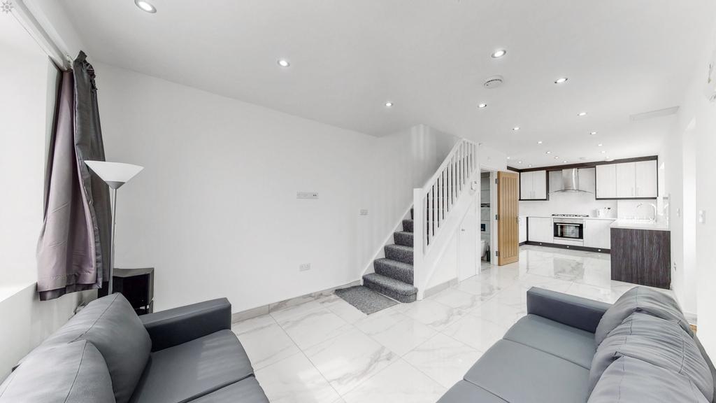 Woodstock Gardens, Hayes, Greater... 2 bed end of terrace house £