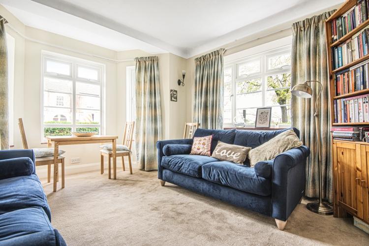 Burntwood Lane London SW17 2 bed apartment £1,500 pcm (£346 pw)