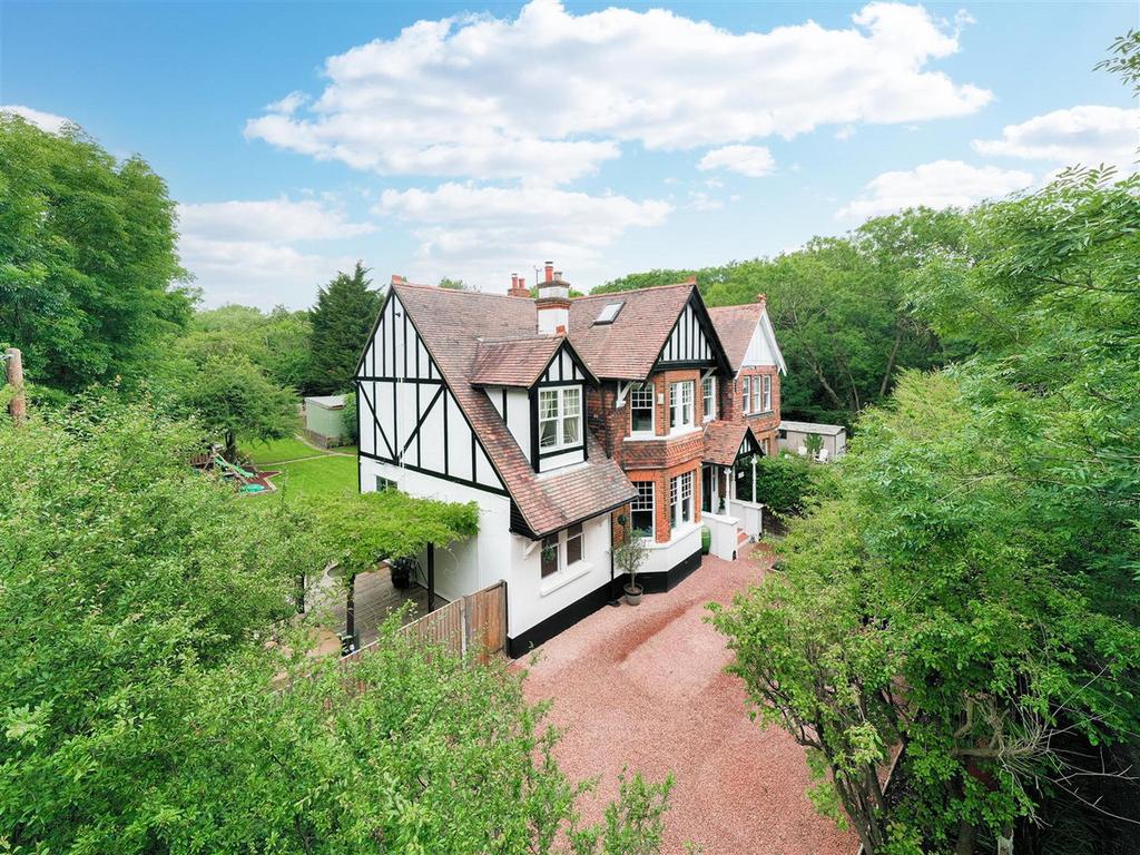 Catherine Road, Benfleet, SS7 5 bed semidetached house £700,000