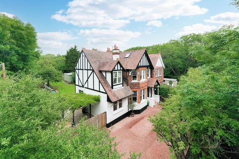 Rosemount Catherine Road, Benfleet, SS7 1HY