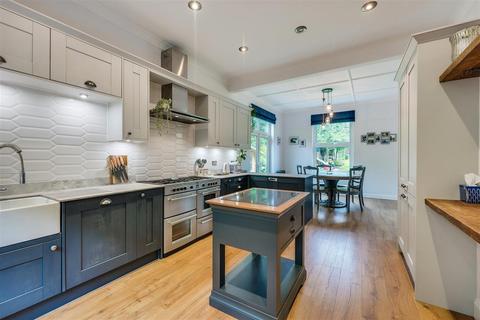 Rosemount Catherine Road, Benfleet, SS7 1HY