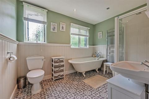 Rosemount Catherine Road, Benfleet, SS7 1HY