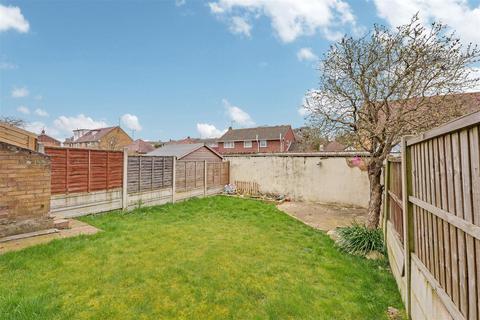35 Broadclyst Avenue, Leigh-on-sea, SS9 4PX