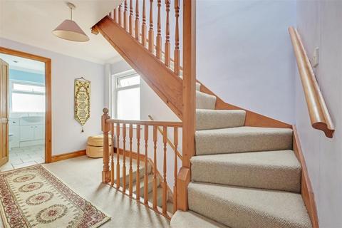 35 Broadclyst Avenue, Leigh-on-sea, SS9 4PX