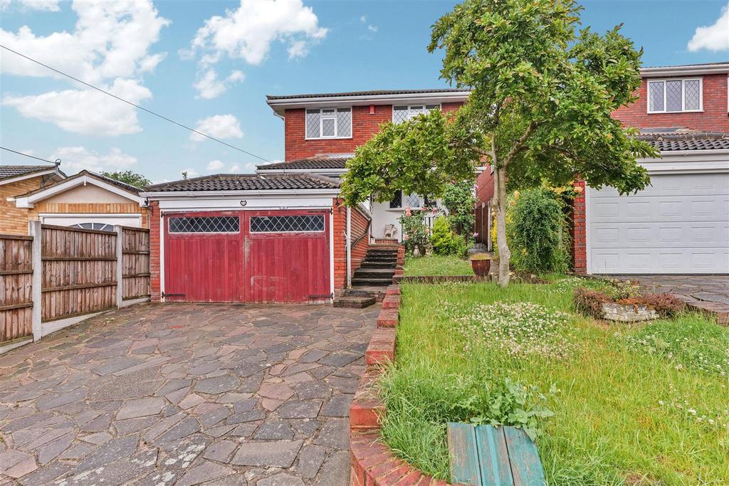 Mount Road, Benfleet, SS7 4 bed detached house £550,000