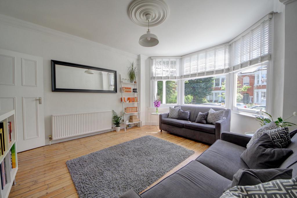 Compton Road, N21 1 bed flat £450,000