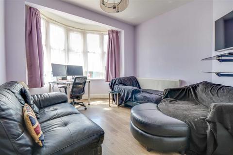 52 Beech Road, Benfleet, SS7 2AZ