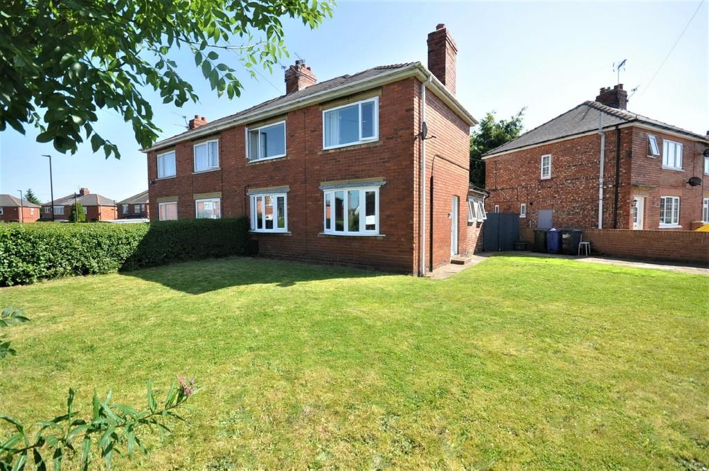 Highfield Crescent, Thorne... 3 bed semidetached house £140,000