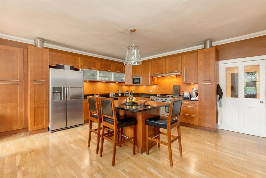 Kitchen/Dining Area