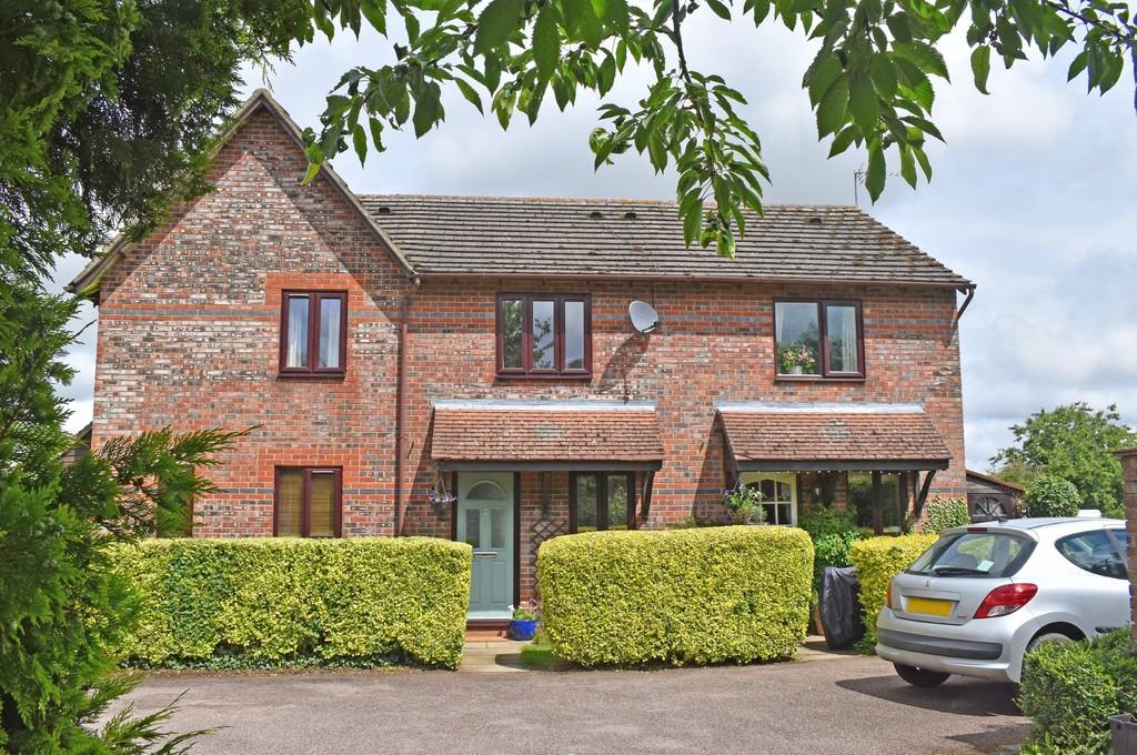 Shoemaker Close, Astcote 2 bed terraced house £850 pcm (£196 pw)