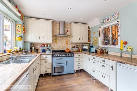 38 Cunliffe Drive, Shaw, Oldham, OL2 8LG