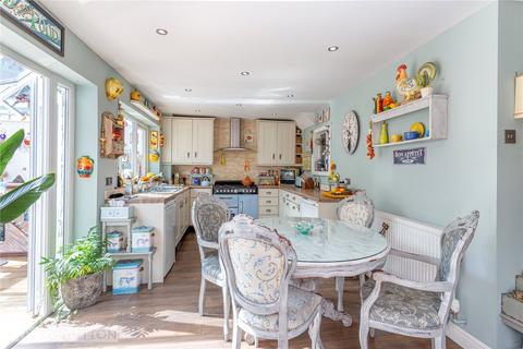 38 Cunliffe Drive, Shaw, Oldham, OL2 8LG