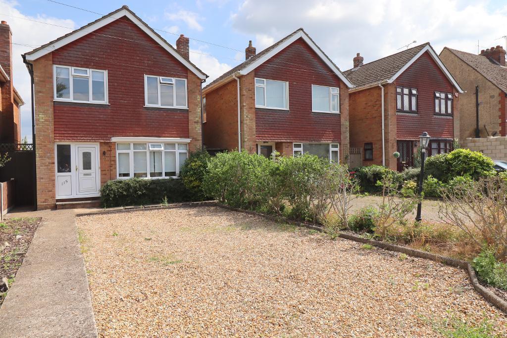 Ashcroft Road, Stopsley, Luton, Bedfordshire, LU2 9AY 3 bed detached house £400,000