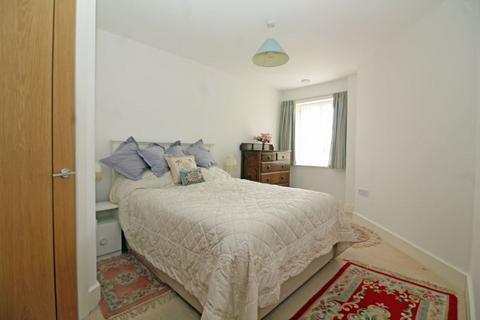 1 bedroom retirement property for sale, Yew Tree Court, Limpsfield Road, Sanderstead, Surrey