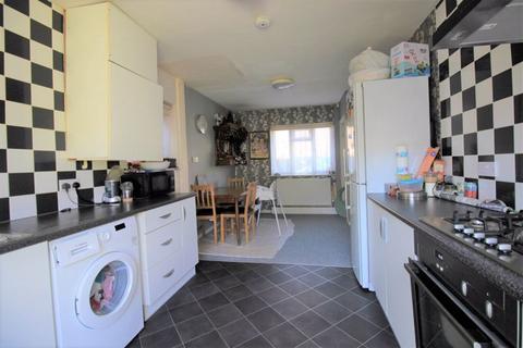 3 bedroom semi-detached house to rent, Scott Crescent, Harrow HA2