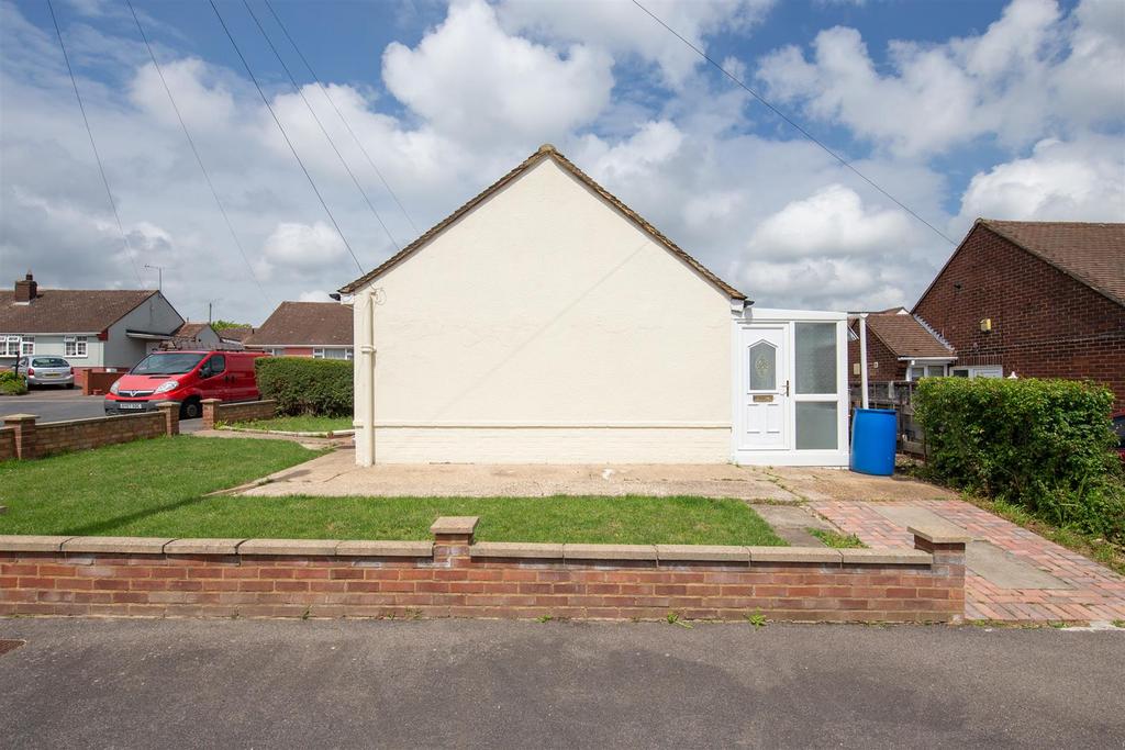 Macaulay Road, Luton 1 bed semidetached bungalow £190,000